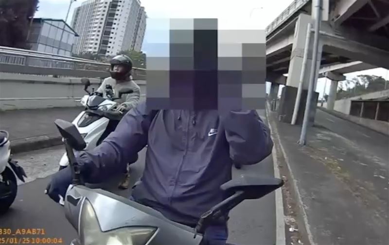前中信鯨球員郭岱詠前一晚喝酒、吃薑母鴨,隔天騎車被攔到酒駕,酒測值0.5超標。(圖/翻攝畫面,下同)