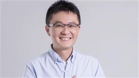 在藍營立委擔任幕僚、現為國民黨台北市議員王欣儀助理林岳龍，也捲入共諜案遭約談。（翻攝自林岳龍臉書）