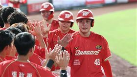 ▲味全龍劉基鴻炸裂3分砲。（圖／味全龍提供）