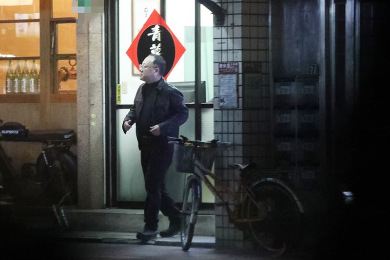 史哲表示他當時是因舊傷復發,才會順路到推拿診所裹膏藥。(圖/翻攝自侯漢廷臉書)