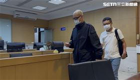 ▲林岳龍（白衣）被移送北檢複訊。（圖／記者楊佩琪攝）