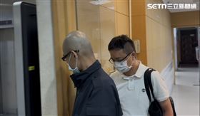 ▲林岳龍（白衣）被移送北檢複訊。（圖／記者楊佩琪攝）