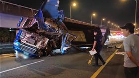 內湖三總醫院,台北,車道,砂石,貨車,駕駛,車禍,砂石車,國道▲圖片描述。（圖／翻攝畫面）