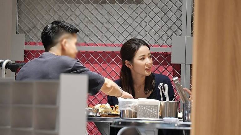 王乃伃捍衛戀情嗆網友　機師男友背景曝光