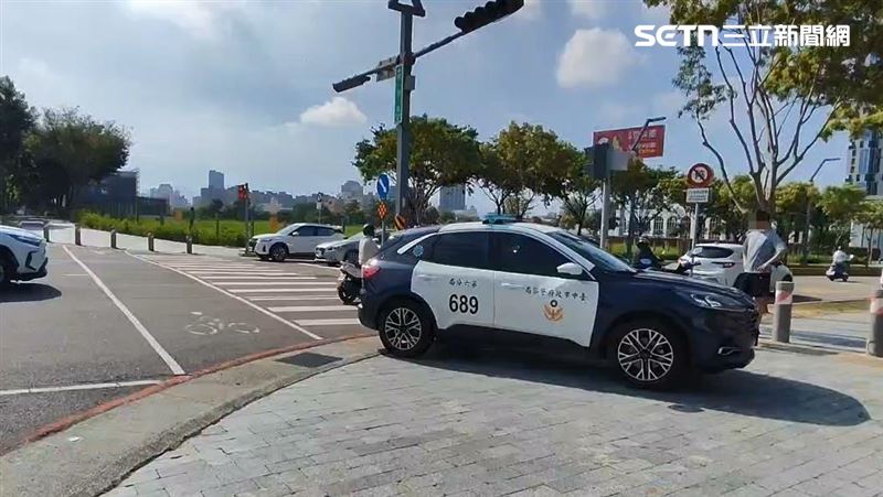 台中西屯區凱旋路、大鵬路口發生嚴重車禍,25歲女子過馬路挨撞命危。(圖/翻攝畫面)