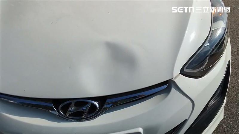 吳女開車於路口左轉未禮讓行人,撞上正在過馬路的25歲女子。(圖/翻攝畫面)