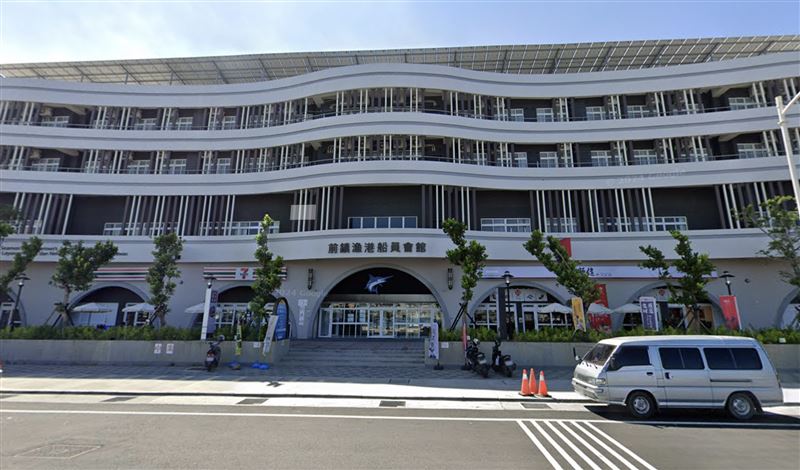 「前鎮漁港船員會館」斥資近5億，即日起正式營運。（圖／翻攝自google街景畫面）