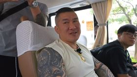 ▲館長直播第二天車上狂罵青鳥（圖／翻攝自館長惡名昭彰YT）