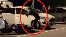 大古山,小王,重機,球棒（圖／翻攝自《桃園都》）