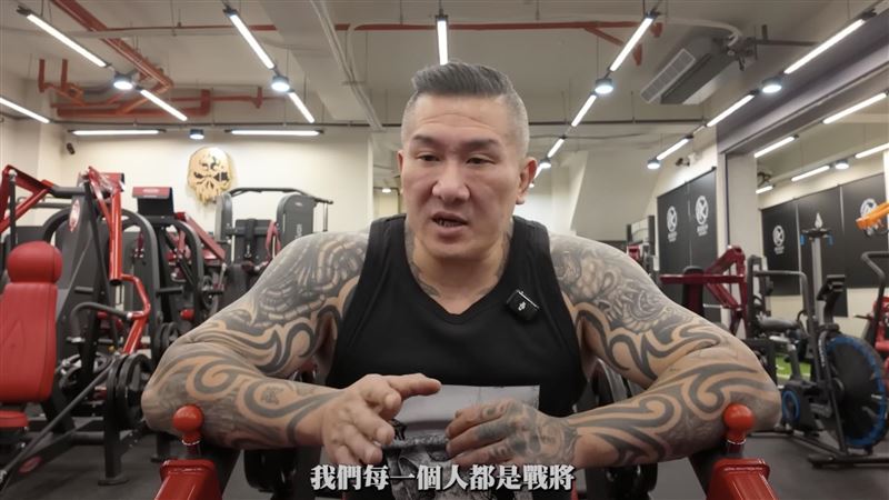赴中仍挺黨外在野大聯盟！館長自錄影片曝