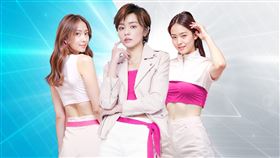 王瞳領軍全台首組AI女團DailyNeo驚艷亮相，與AI成員「小潤」「小皙」合體出道，引領美力進化新風潮。（圖／民視提供）