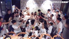 戲劇女神張晏塵被求婚成功，未婚夫是國小同學也是球友。（圖／張晏塵提供）