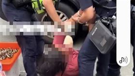 基隆,檢舉達人,肉身擋車,安樂市場。（圖／翻攝社會事新聞影音）