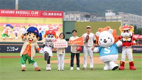 挑戰髮香區最高齡不老應援團回歸與小龍女秀應援舞！（業配勿用）