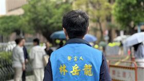 ▲遭指出不是國民黨北市黨部發言人，但截至4月26日止，林岳龍仍發出身穿「黨部發言人」背心的照片（圖／翻攝自林岳龍臉書）