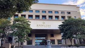 嘉義縣何男被控酒駕搭載好友羅男，途中自撞，羅男死亡，何男酒測超標，國民法官參審，因符符合自首條件、已和解，嘉院11日判2年徒刑，緩刑5年；可上訴。圖為嘉義地方法院。