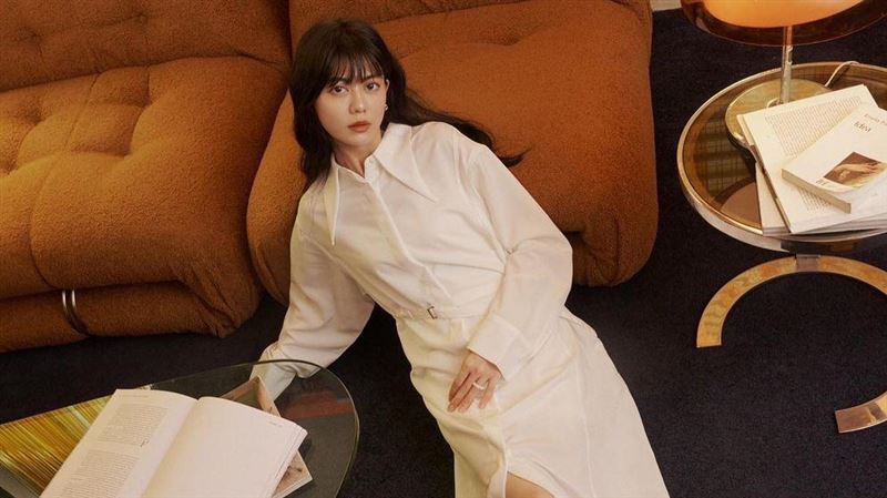 百萬網紅裸體喝奶對視洗窗工「當場社死」