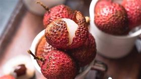 大陸廣東省一名女子1天內食用10斤荔枝，隨後出現頭暈、流鼻血等症狀，被確診為「荔枝病」。（示意圖／pixabay）