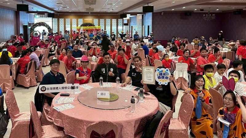 200名身障朋友齊聚為公益努力。(圖/翻攝畫面)