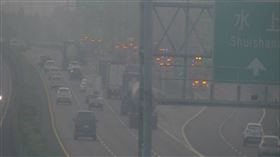 鹽水,新營,台南,匝道,拖板車,鋼圈,國道,車禍,翻車▲圖片描述。（圖／翻攝畫面）