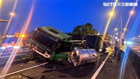 鹽水,新營,台南,事故,匝道,鋼圈,車輛,國道,駕駛,恍神▲圖片描述。（圖／翻攝畫面）