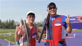 飛靶亞洲盃  台灣組合混合團體摘金台灣不定向飛靶好手楊昆弼（右）、劉宛渝（左）11日在飛靶亞洲盃混合團體決賽，技壓伊朗組合順利摘金。（楊昆弼提供）中央社記者黎建忠傳真  114年6月11日