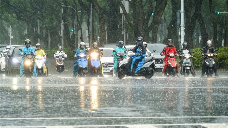 熱低壓直撲!專家:下半天雨區擴及全台
