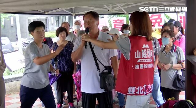民眾聲援「山除薇害」轟王鴻薇沒救了。（圖／翻攝畫面）