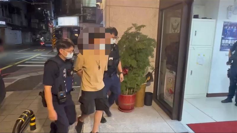 張男的脫序行為已造成地方居民的恐慌,最終遭警方逮捕。(圖/警方提供)