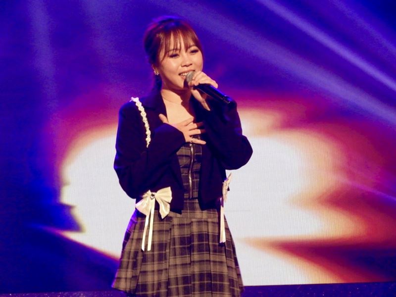 吳美琳台上開唱。(圖/中視提供)