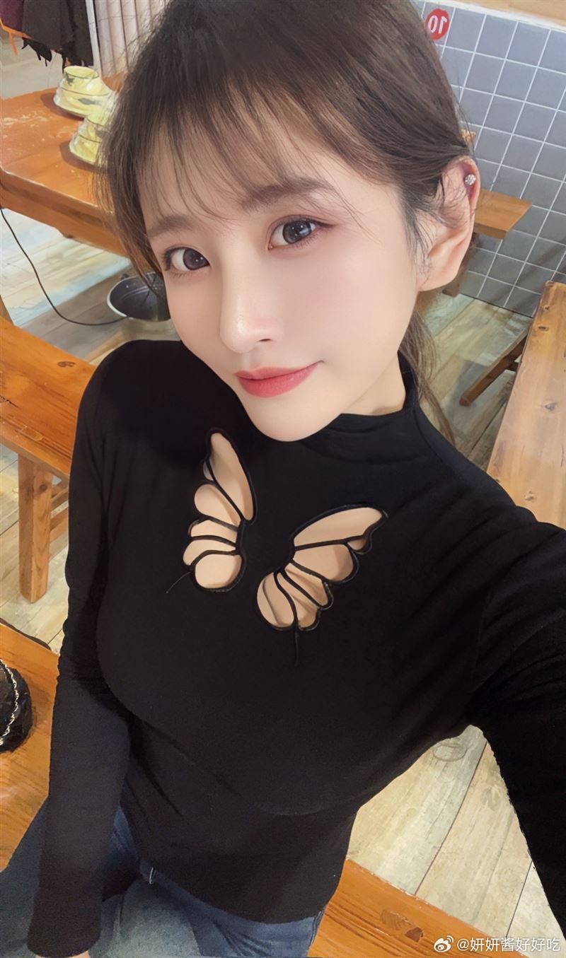 妍妍醬外型甜美。（圖／翻攝自微博）