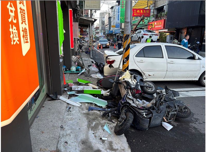 2派人馬在虎尾街頭飛車追逐,造成6人輕重傷。(圖/翻攝畫面)