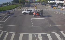 堆高機(圖/翻攝記者爆料網)