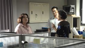 鍾欣凌《拜六禮拜》（左起）中介入廖梨伶、林俊逸婚姻。（圖／八大提供）