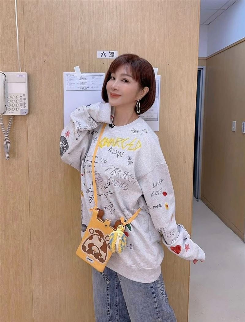 陳美鳳曬出日常三張美照,要粉絲選一張。(圖/翻攝自陳美鳳IG)