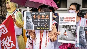 大新竹高中就學權益自救會日前北上教育部發起集會，呼籲中央儘速補助新竹縣市公立高中增班增校經費，避免竹苗地區學生就學權益受損。