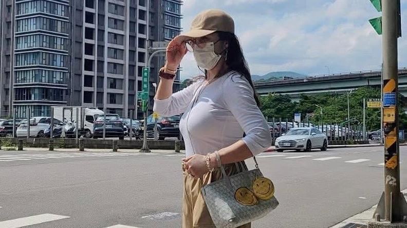 陳美鳳曬出日常三張美照,要粉絲選一張。(圖/翻攝自陳美鳳IG)