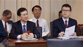 立院交通委員會媒體議價制度立法公聽會立法院交通委員會12日上午舉行「我國媒體議價制度立法」公聽會，邀請數位發展部長黃彥男（前左）、國家通訊傳播委員會（NCC）代理主委陳崇樹（前右）等人與會。中央社記者王飛華攝  114年6月12日
