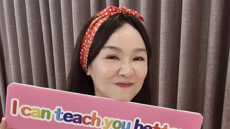 「回答我」網路迷因梗暴紅　徐薇開嗆了