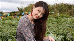 張晏塵非常喜歡種植花草蔬果，和媽媽承租兩百坪農地種菜。（圖／張晏塵提供）