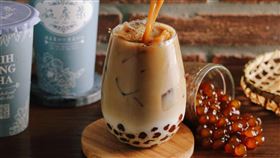 ▲施房茶舍表示，目前最貴飲料一杯385元。如果加雪珠或哈根達斯球，有機會超過500元。（圖／翻攝自施房茶舍臉書）