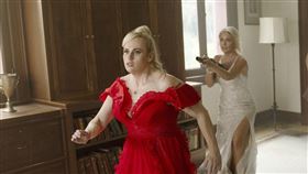 瑞貝爾威爾森在片中變身女打仔，更親自上陣演出高難度動作特技。（圖／采昌國際多媒體提供）