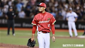 ▲中職36例行賽，味全龍先發投手徐若熙差1人次完投9局被換下場。（圖／記者劉彥池攝影）