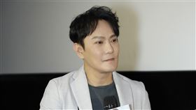 張信哲揭露純純與陳君玉的暗戀手稿。（圖／潮水音樂提供）