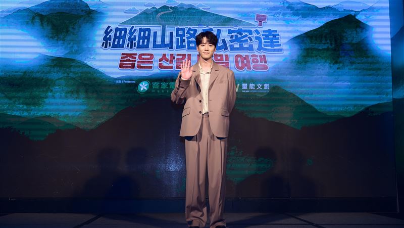 IU前男友合體金荷娜 彭小刀被韓星喊大哥