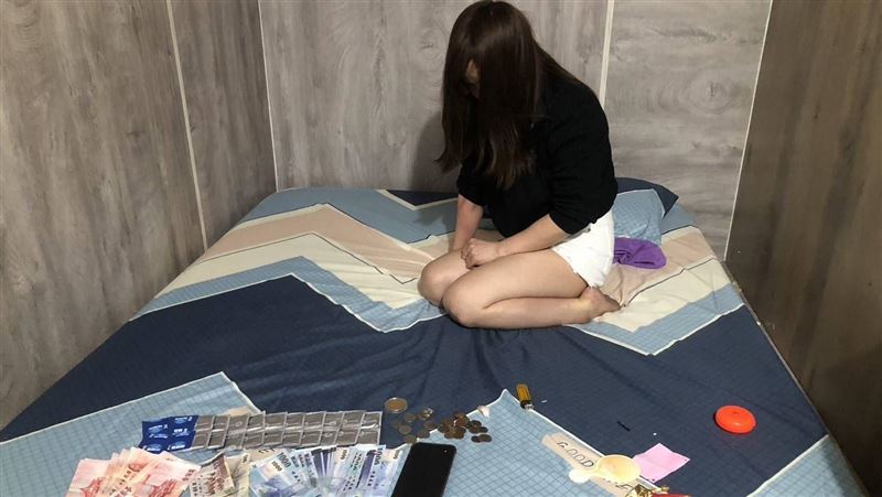 應召女「1挑3」下一個輪到他…店就被抄了