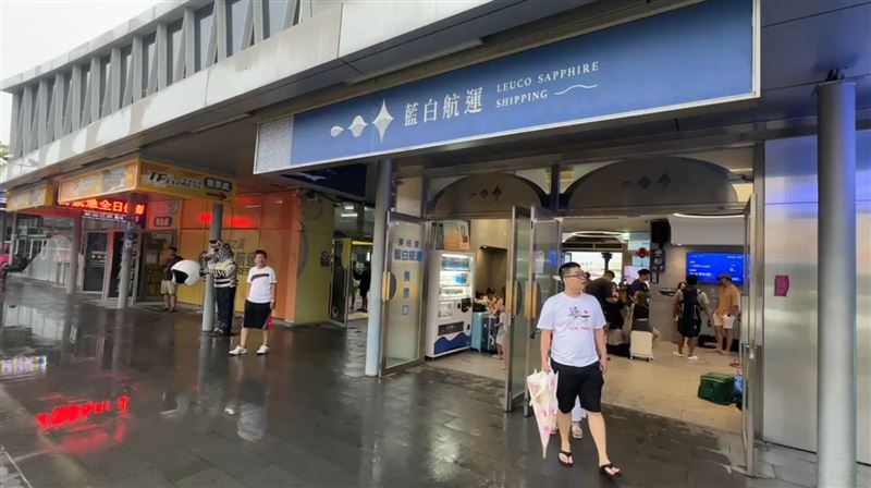 東琉線因為海象不佳停航,僅剩聯營最後一班9點船班。(圖/記者朱俊傑攝影)