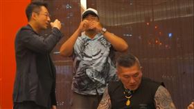 館長（右）和汪小菲（左）合體用餐。（圖／翻攝自YouTube）