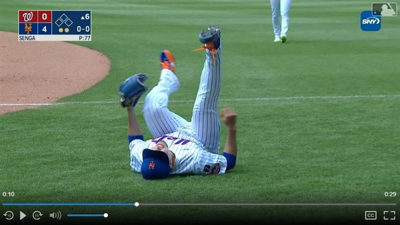 千賀滉大下丘補位時右腿受傷提前退場。(圖/翻攝自MLB官網)