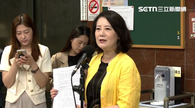 吳思瑤痛批民眾黨小藍黨。(圖/翻攝畫面)
